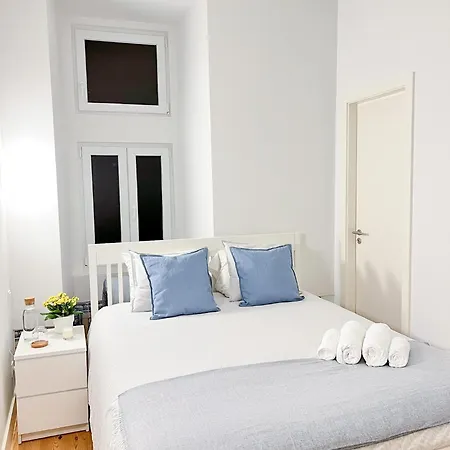 Large On Rua Augusta